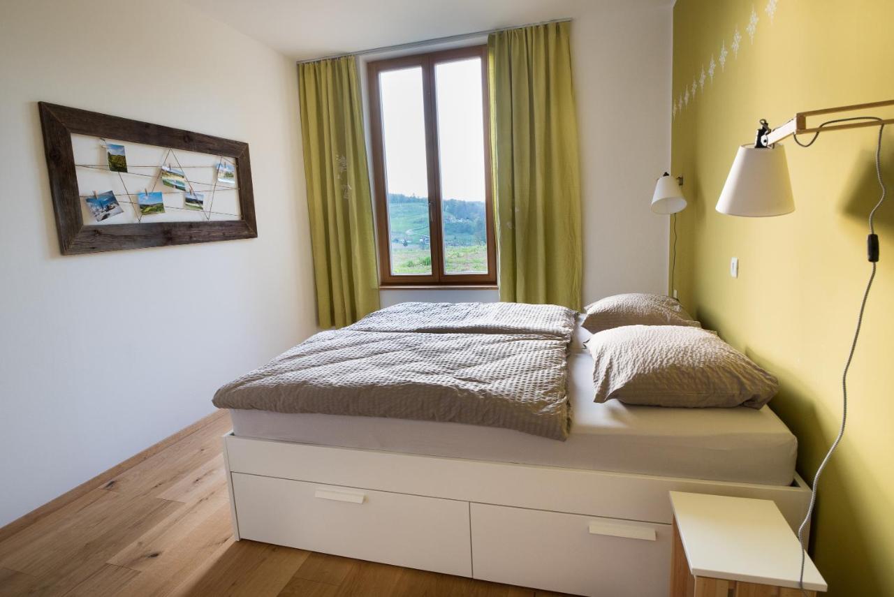 Hisa Sonca Toti Breg * Svečina